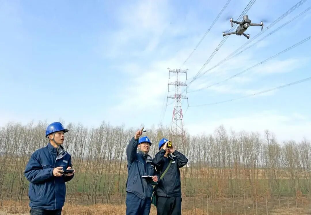 无人机飞手到底挣多少？我把电网、农田和光伏工地的账本翻了一遍