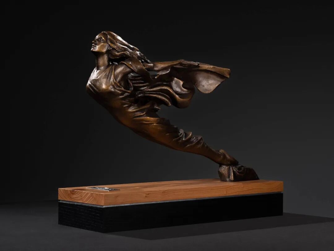 凯迪拉克标志 凯迪拉克重新启用了其历史悠久的“女神”logo