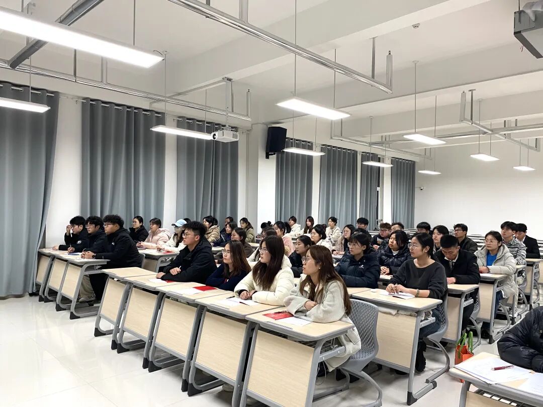 我校开展“传承雷锋精神 争做时代青年”主题观影活动