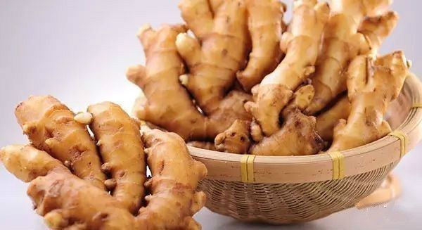 所以,可以用生姜炖鸡来营养我们的关节筋骨,活血驱寒止痛,可用于风寒