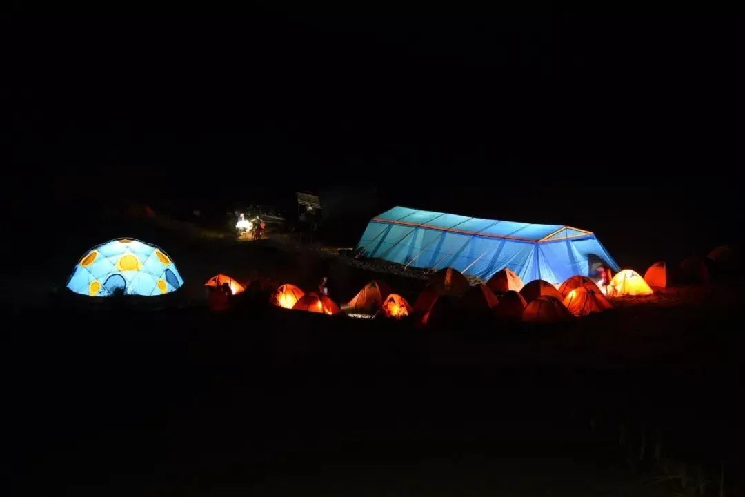 野奢沙漠露營| 穿越騰格裡，用足跡去體驗理想生活 旅遊 第54張