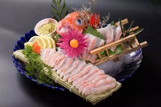 晚上时段 一等奖 大眼鸡1条    ￥598 二等奖 黄鸡鱼1条   ￥368元