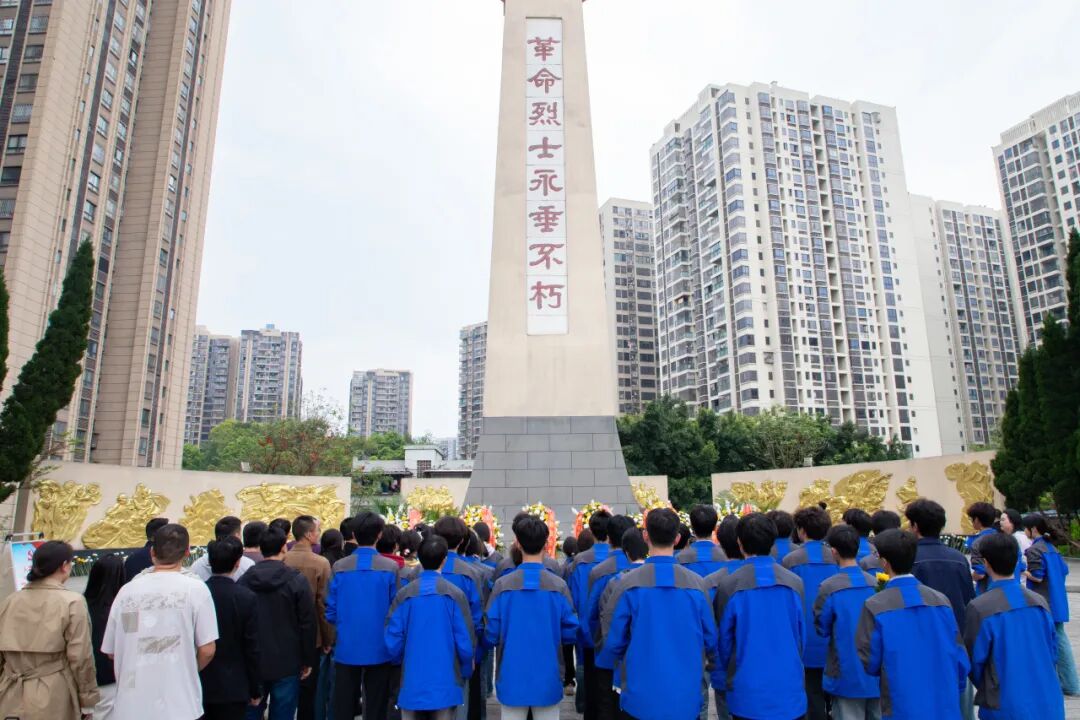 学校开展清明节主题团日活动