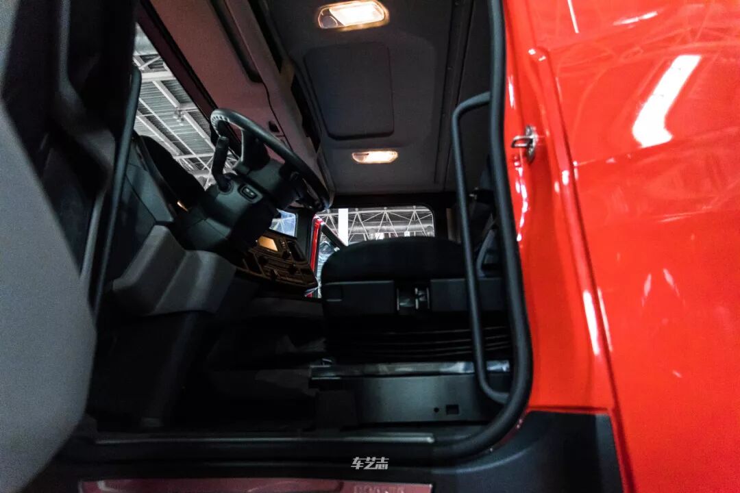 气囊座椅带来的质感是豪华品牌乘用车都无法匹敌的模块化也是消防车及