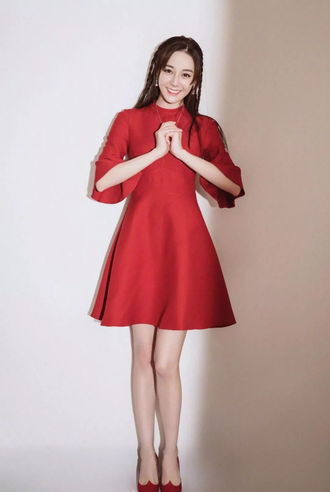 Angelababy零下20度還要穿公主裙，熱巴的中國紅真乖！ 時尚 第3張