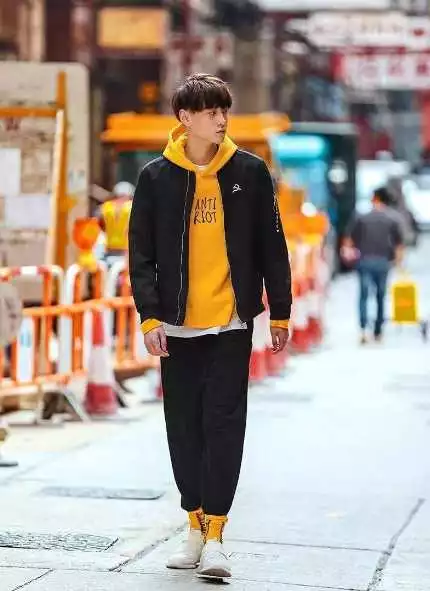 摩福男人展:男生穿衣服怎么搭配颜色比较合适? 摩福男人展:男生穿衣服怎么搭配颜色比较合适?