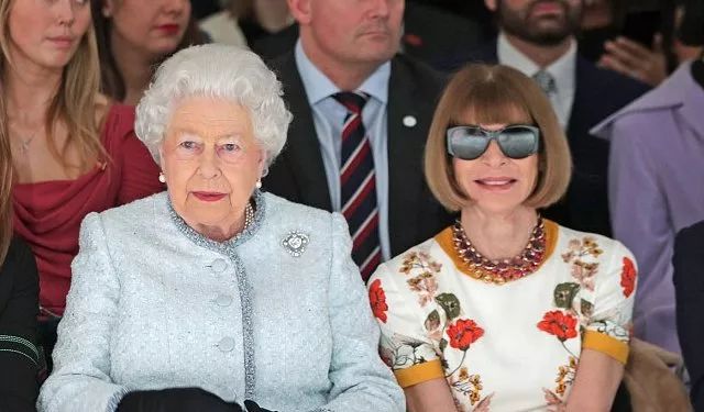 Anna Wintour与英国女王在伦敦时装周同框