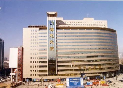十几年前,海龙大厦曾是一代北京人的“买盘圣地”,也养活了很多倒卖光盘的人