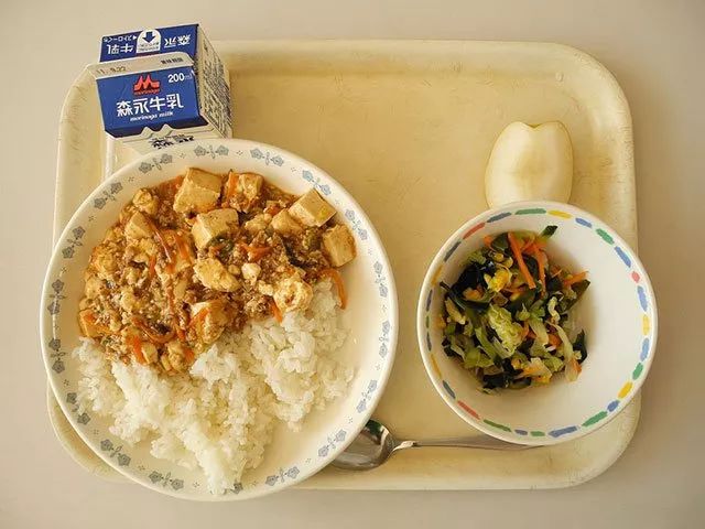 资料图:日本小学午餐