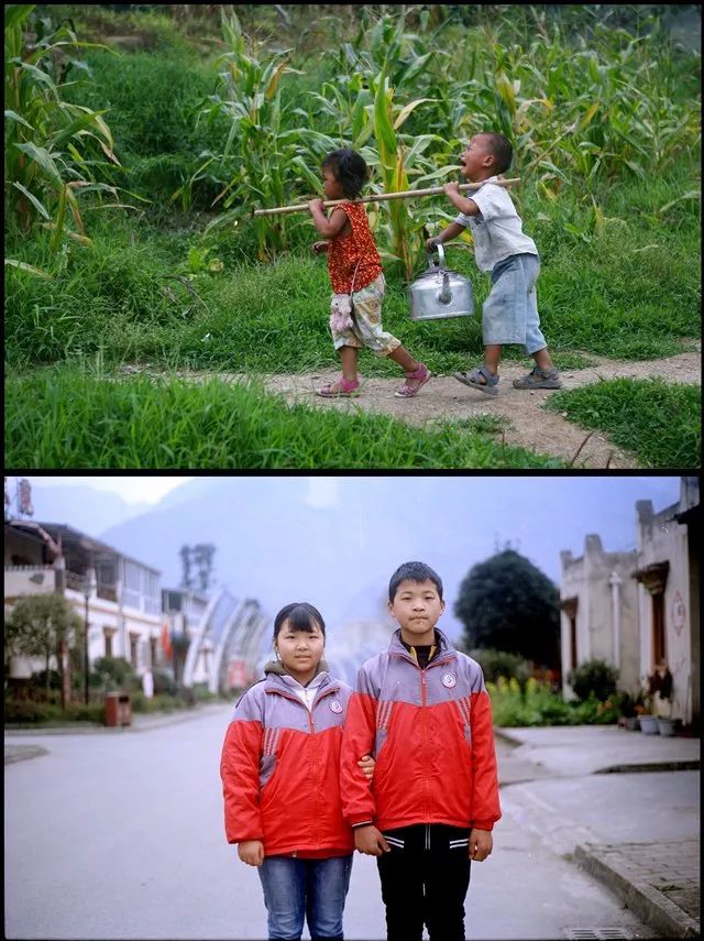 上图:2008年地震后,龙凤胎云龙和云凤从山下抬水喝。云龙抬不动,大哭。 下图:2018年,云龙和云凤是初二同班同学,他们住在学校,每周末一起回家。 (图/杨曦)