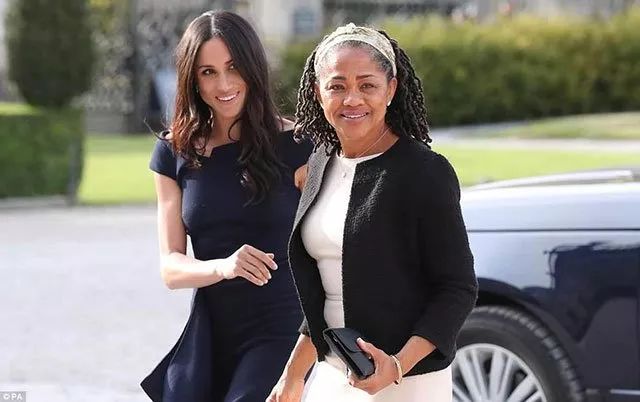 梅根(Meghan Markle)与母亲