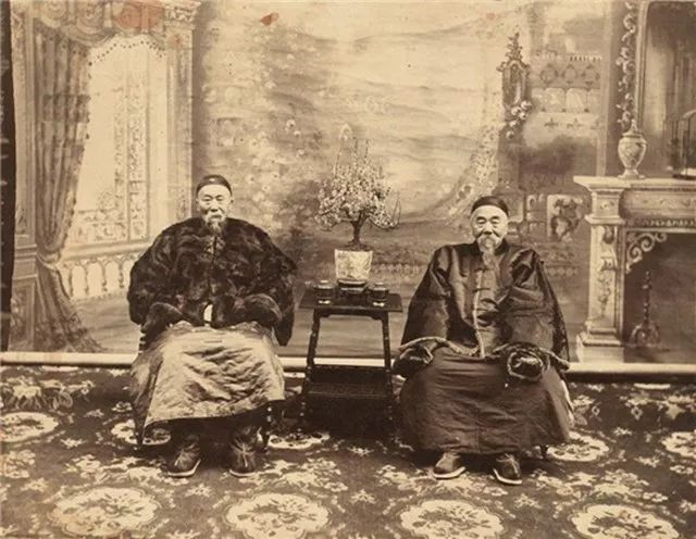 李鸿章(左)、李翰章(右)兄弟合影