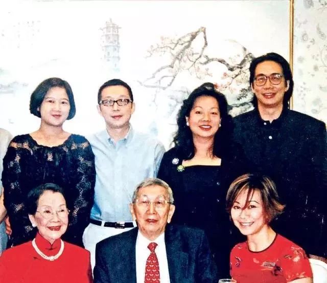 林燕妮与家人