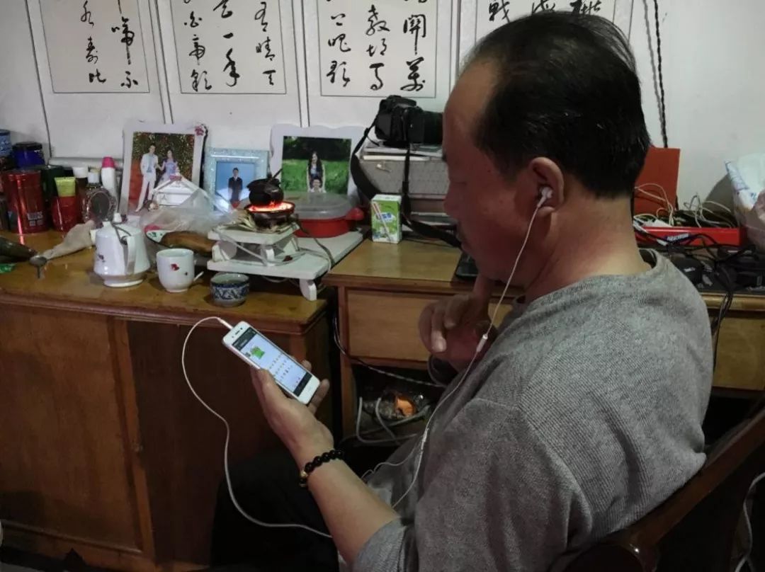 早上喝茶时听歌