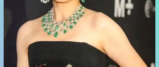 刘嘉玲关之琳出席婚礼,打扮美艳大方气质不相上下,罕同场没交流