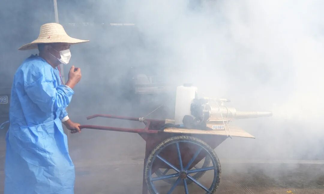 Local authorities in Foshan in South China's Guangdong Province continue mosquito eradication efforts to control the chikungunya outbreak on July 29, 2025. Photo: VCG