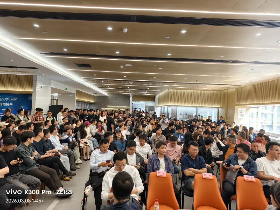 深圳·龙岗第26期人机沙龙（OpenClaw&OPC专题）现场十分火爆。受访者供图
