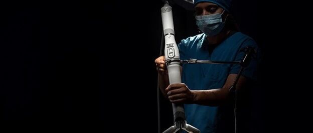 |必读|微创手术便携式机器人问世，挑战达芬奇机器人