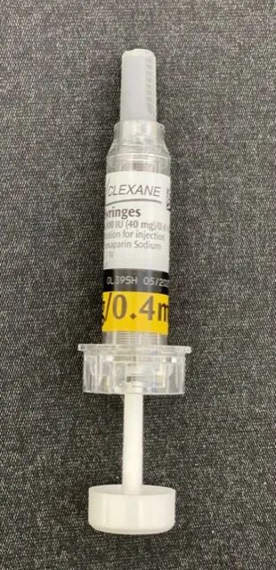 Clexane（依诺肝素）预充式注射器：低分子肝素，有明确指征才用（图：Whispyhistory，CC BY-SA 4.0 / Wikimedia Commons）