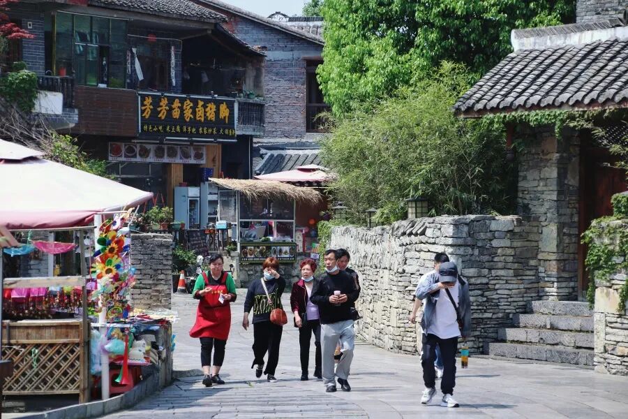 道真中国傩城——铜仁梵净山景区——石阡佛顶山温泉小镇息烽南山天沐