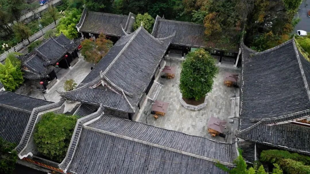 何超琼走进毕节织金解锁宝桢故里新姿势快来get