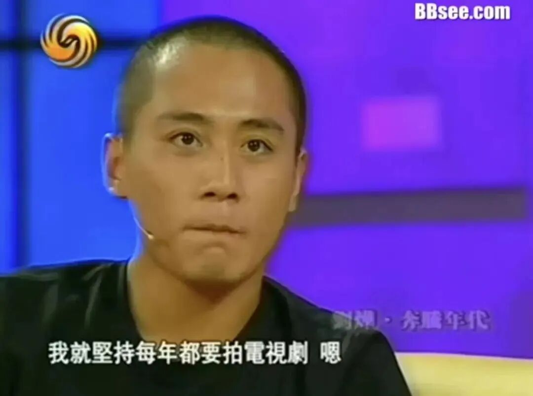 三人一起走在街上,粉丝全都涌上来找周迅和陈坤要签名,唯独将刘烨冷落