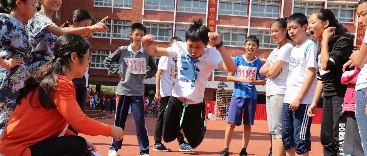 体育老师当班主任，背负着社会巨大的负面评价