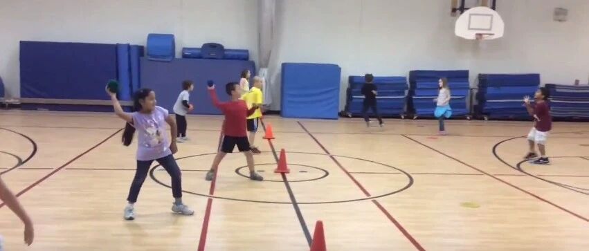 适合冬天室内体育课的游戏24例