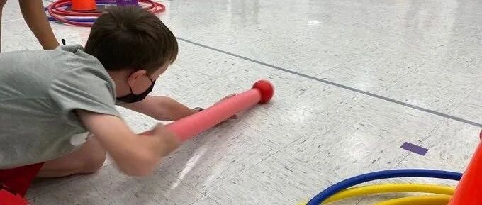 角球落袋——体育课击球游戏