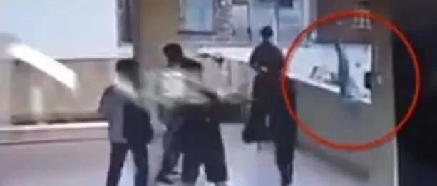 学生练习后仰跳投不慎坠楼 青少年运动一定要注意这些！