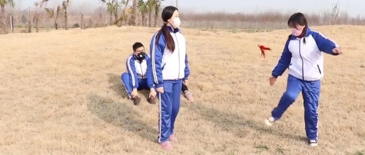 体育课时设计【毽球脚内侧踢球】