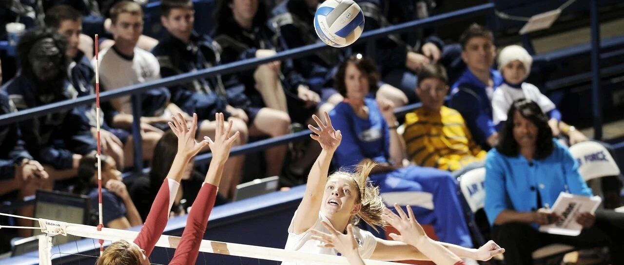 在体育课上 如何利用游戏让学生学会扣球