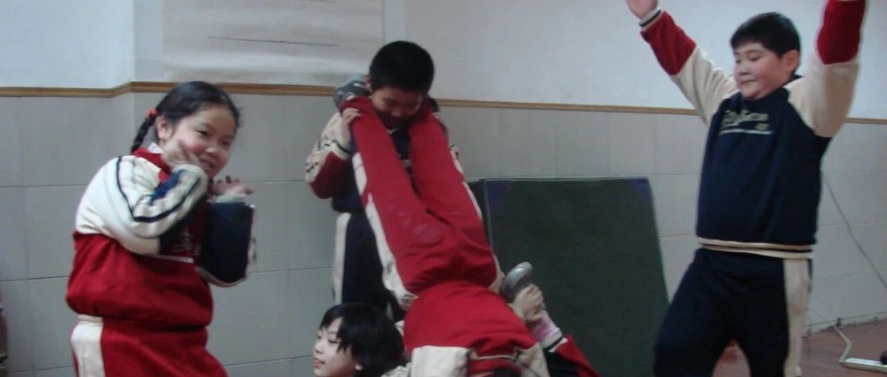 小学三年级“爬墙手倒立”教学设计