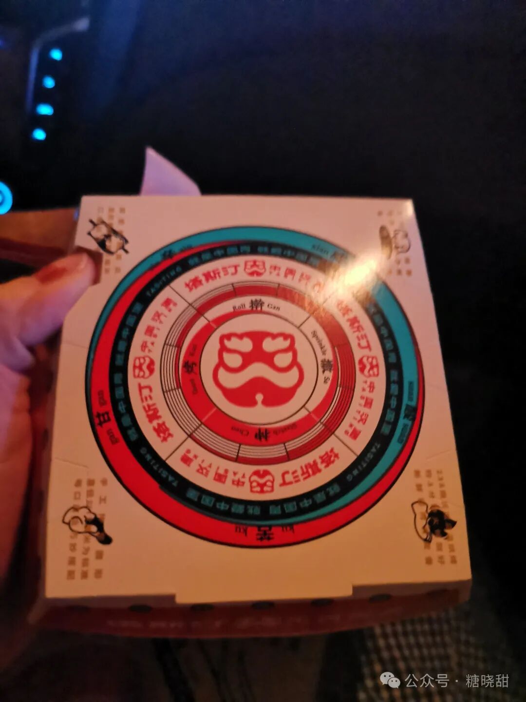我觉得如果再改成甜面酱或照烧酱配烤鸡肉和土豆丝胡萝卜丝,还卖6元一