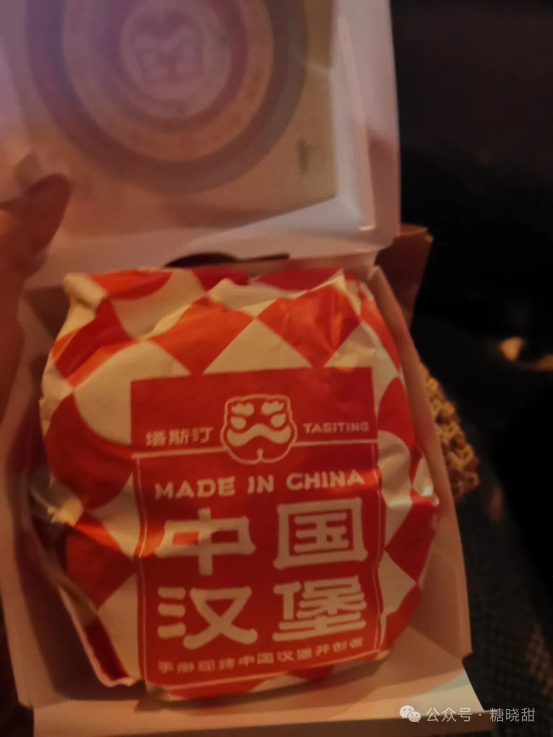 我觉得如果再改成甜面酱或照烧酱配烤鸡肉和土豆丝胡萝卜丝,还卖6元一