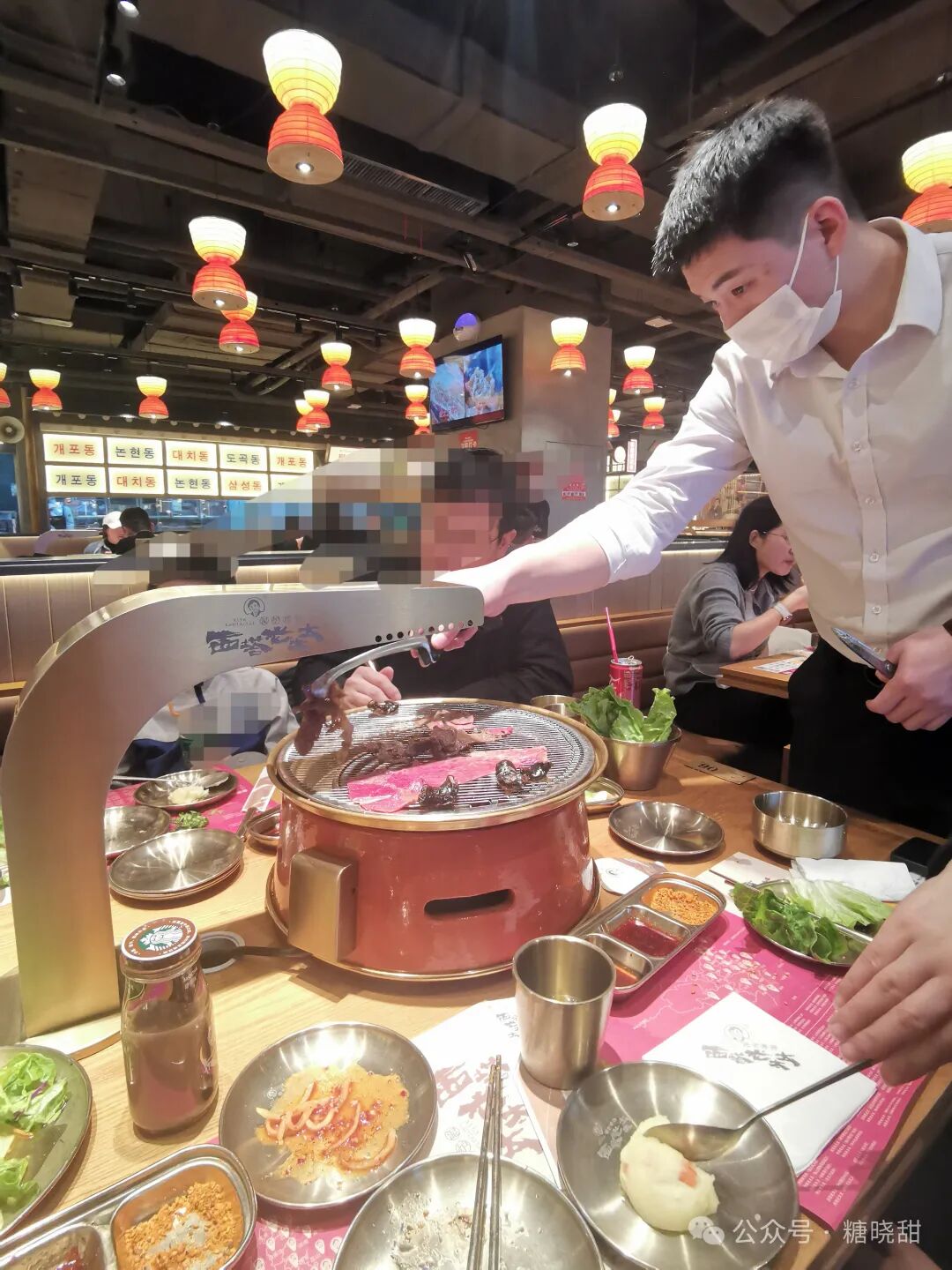 美食探店打卡人气火爆的西塔老太太泥炉烤肉