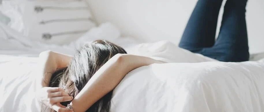 90后美女被老板当陪×女卖了：“我花钱消费，你却把我当女仆？"