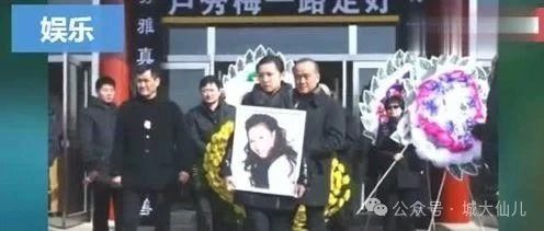 55岁著名歌唱家因病上海去世,蔡国庆痛哭董文华哀悼,死因让人惋惜