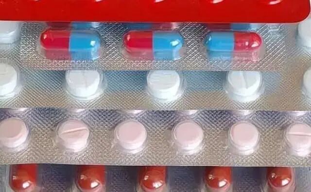 阿奇霉素不能随便吃，忠告：服用阿奇霉素时，尽量避开3种药物