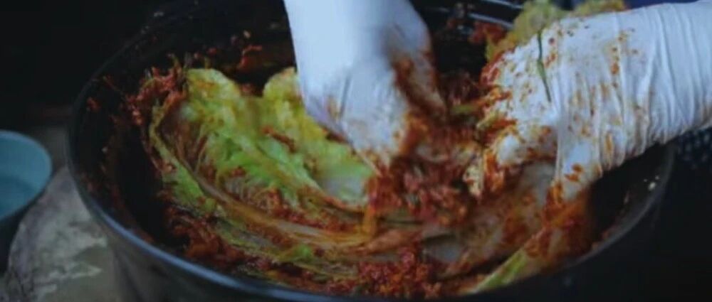 李子柒泡菜视频被韩国网友狂骂：韩国人的“泡菜自信”究竟是哪来的？