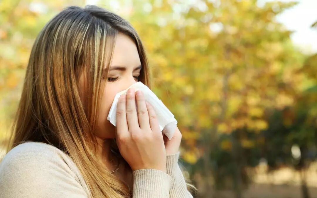 过敏性鼻炎要注意什么，怎么减轻症状，如何预防发作呢？