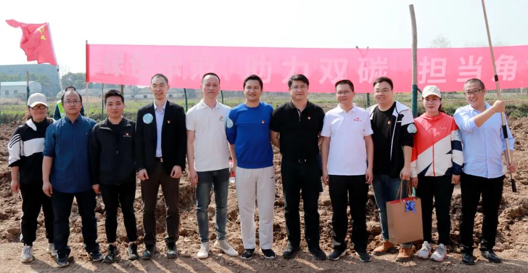 岳阳林纸碳路先锋价值成林