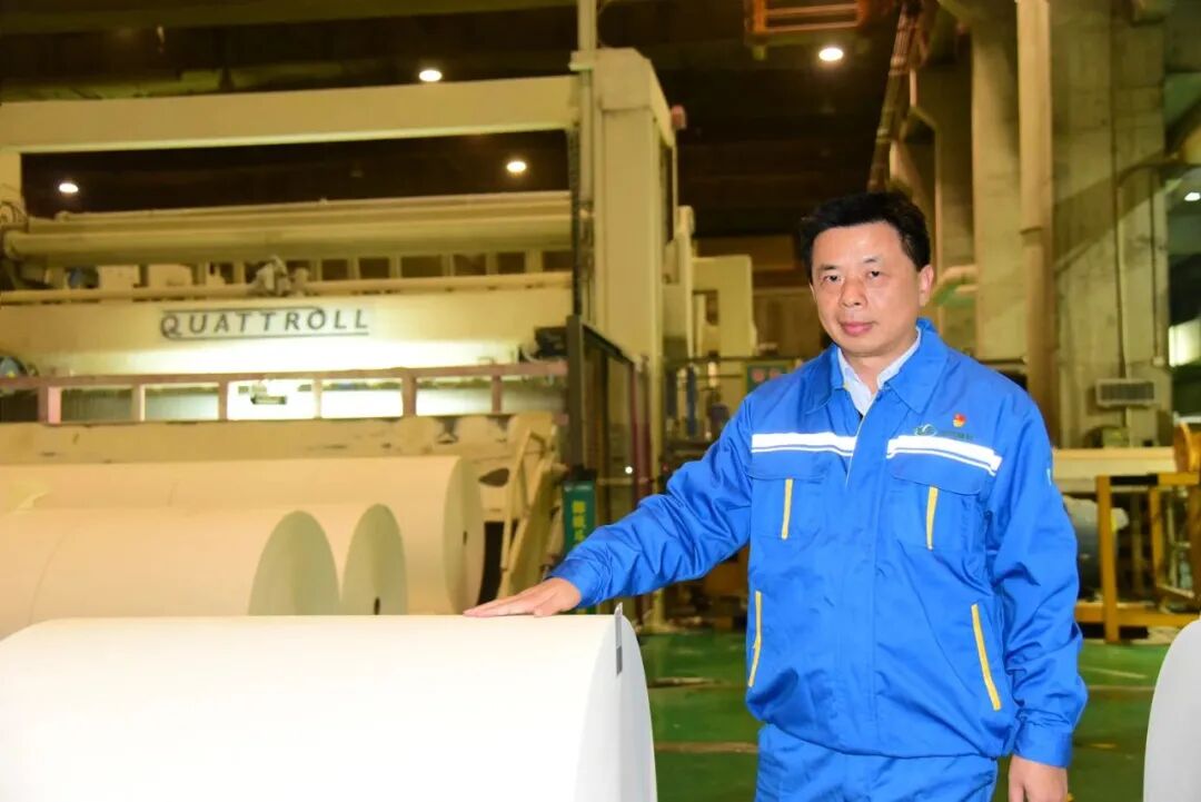 光荣岳阳林纸党委书记董事长叶蒙荣获湖南省优秀企业家称号