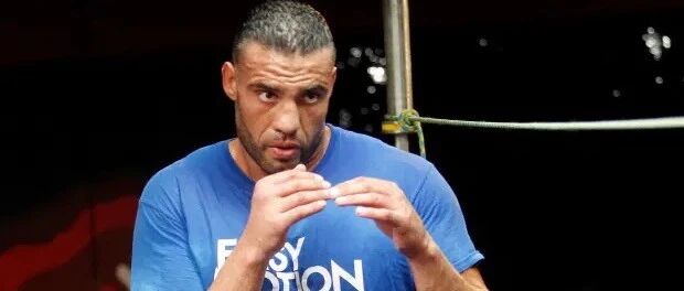 被遗忘的重量级拳王查尔即将被剥夺重量级金腰带