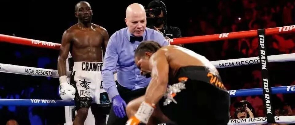 克劳福德十回合TKO波特第五次成功卫冕拳王金腰带