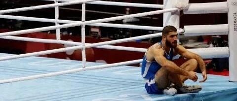 拳击手奥运会被取消比赛资格  静坐拳台抗议一小时