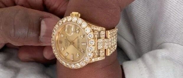 梅威瑟送五周大的外孙豪表 价值3.2万英镑