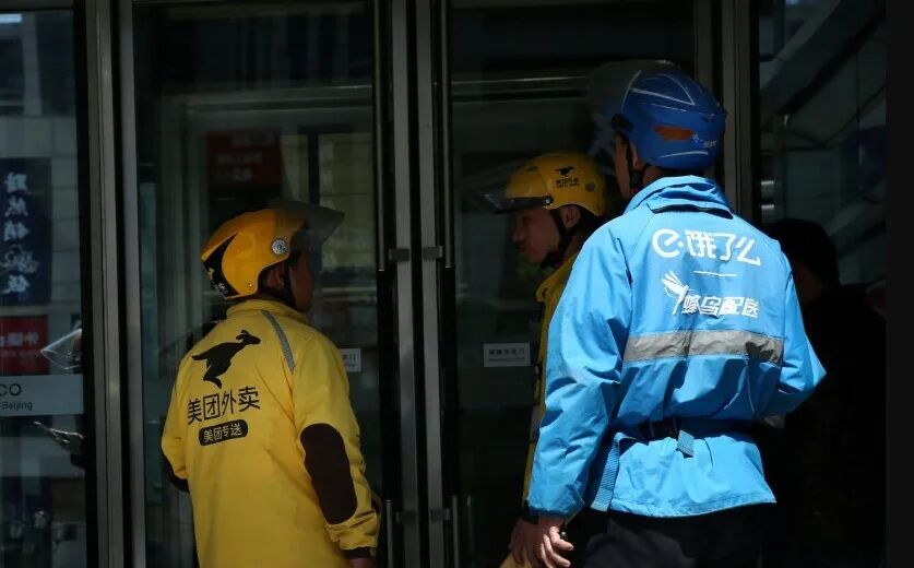 抖音到店向左，大众点评向右