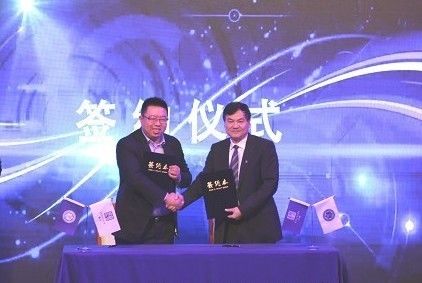 李俊雄书记和沈培今董事长代表双方签约