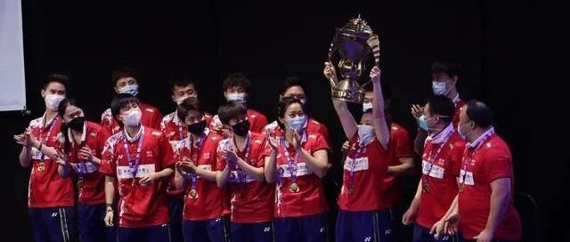 第12次夺冠！ 中国羽毛球队卫冕苏迪曼杯